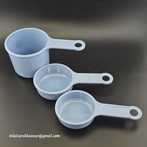 Rubbermaid Blue Plastic Measuring Cup Set 1/4 1/3 1/2 Cup Nesting Model 8315